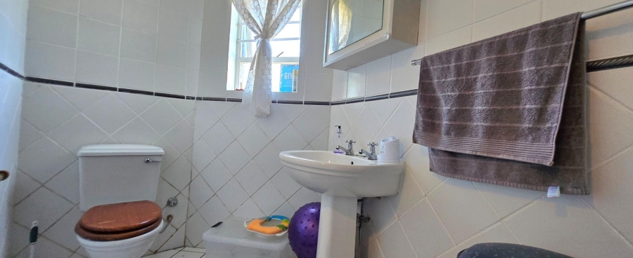 4 Bedroom Property for Sale in Franskraal Western Cape